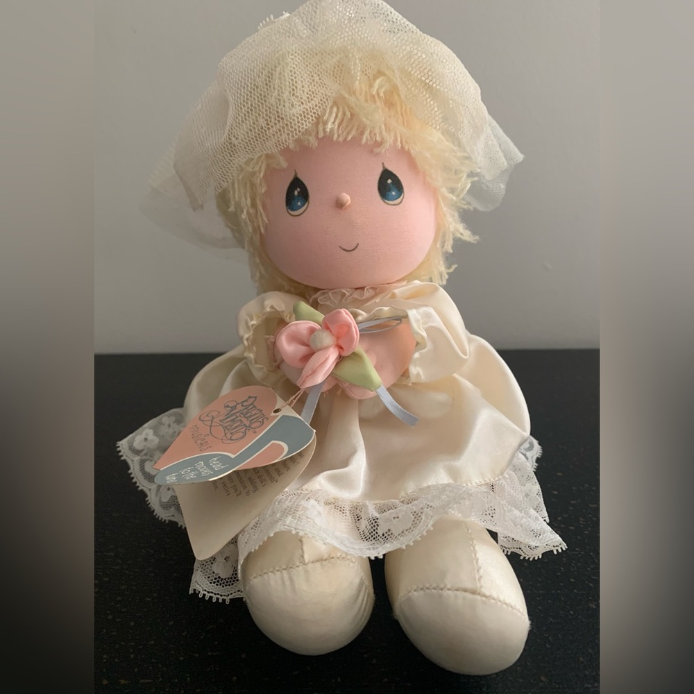 Vintage Precious Moments Musical Bride Doll Connie 
#4515 Plays “Wedding March”